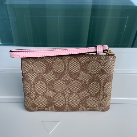 Corner Zip Wristlet in signature canvas - Picture 7 of 9